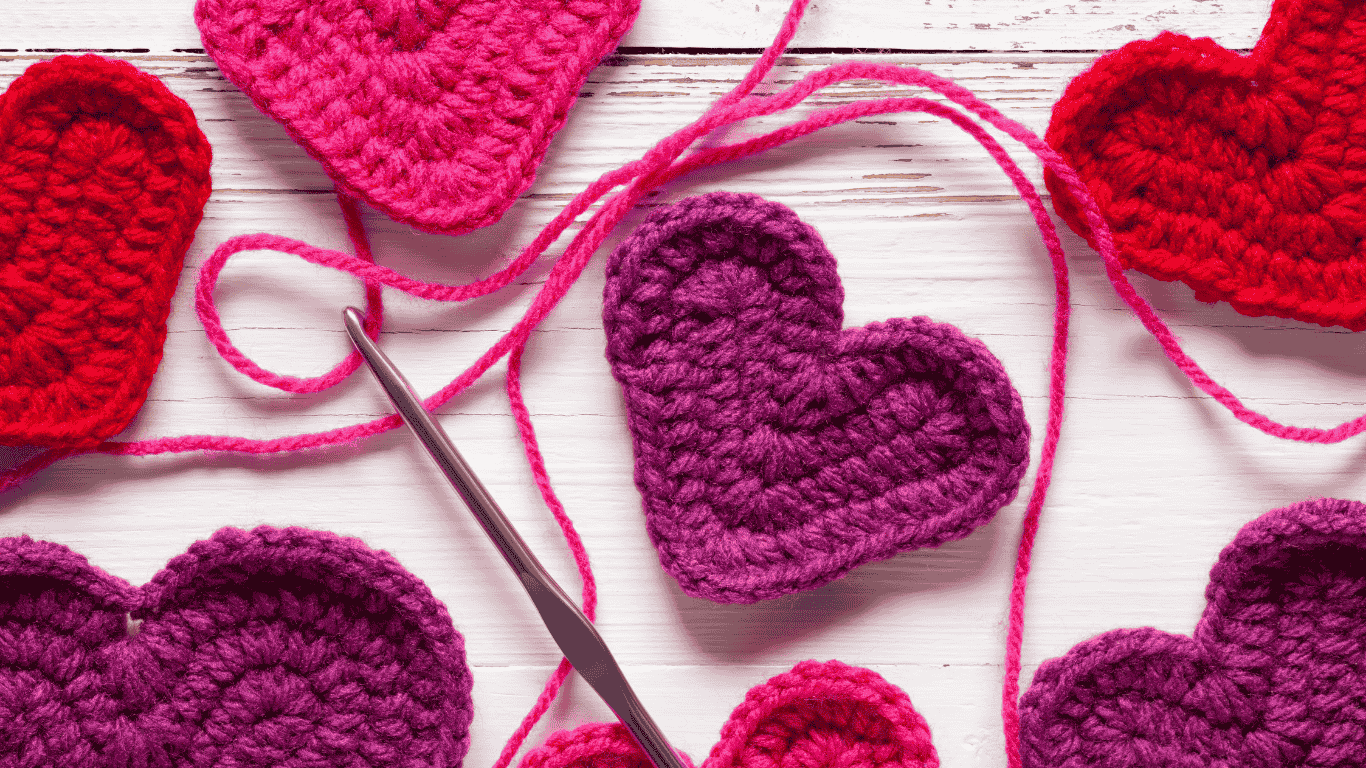 Menighedsplejen hos Kirken i Ørestad, billede af hæklede hjerter