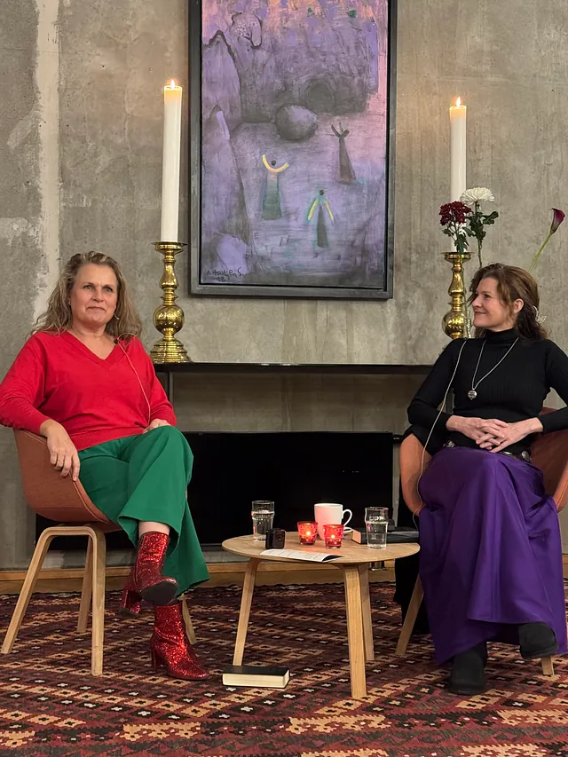 Præst i Kirken i Ørestad, Rikke Weissfeld, interviewer Helle Hein om hendes forhold til tro.